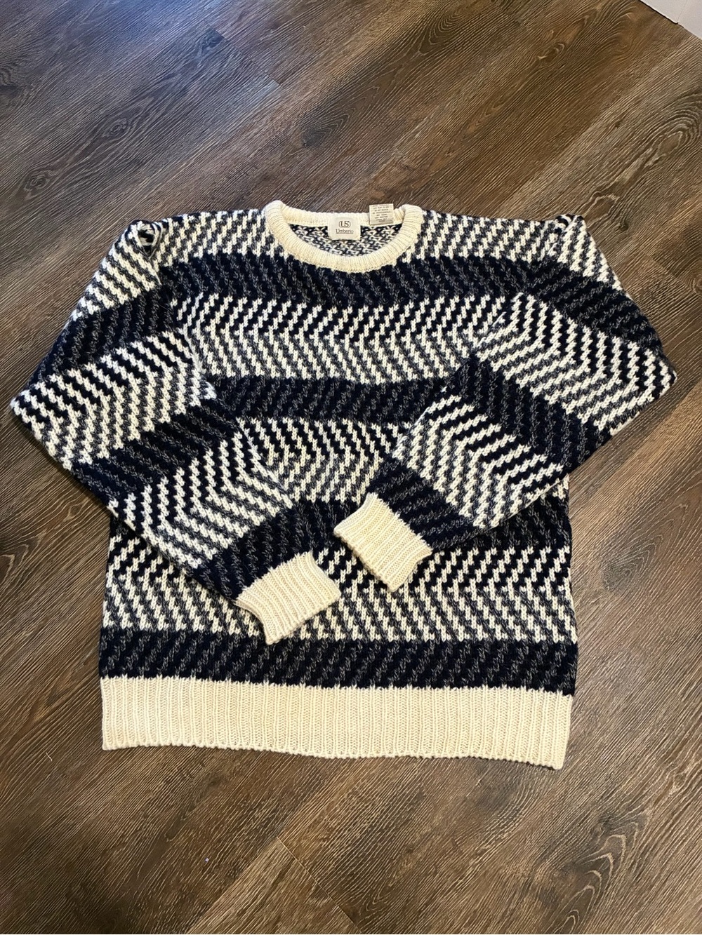 Vintage Umberto Raffini Navy and Cream Zigzag Crewneck Sweater
